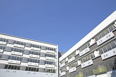 足立学園中学校_キレイな校舎