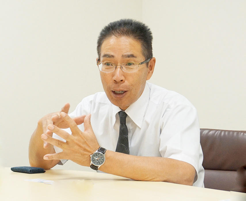 足立学園中学校_教務部長を務める数学科の井上実先生