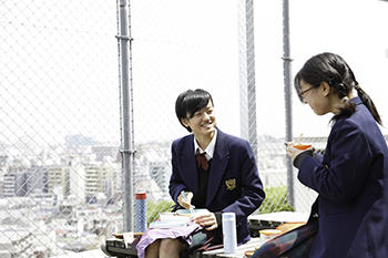 関東学院中学校_高台にあるキャンパスは眺めもサイコー♪