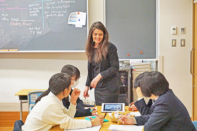 共立女子中学校_高校生対象の英会話講座ではタブレットも使って「４技能」を磨き上げます！