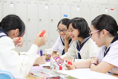 国府台女子学院中学校_ブックトークではフリップ作りからはじめる