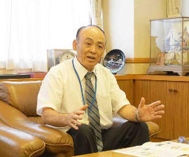 埼玉栄_校長の佐藤光一先生