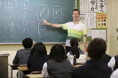 埼玉栄_中１〜高３が共に学ぶ選択授業「第二外国語」のひとコマ