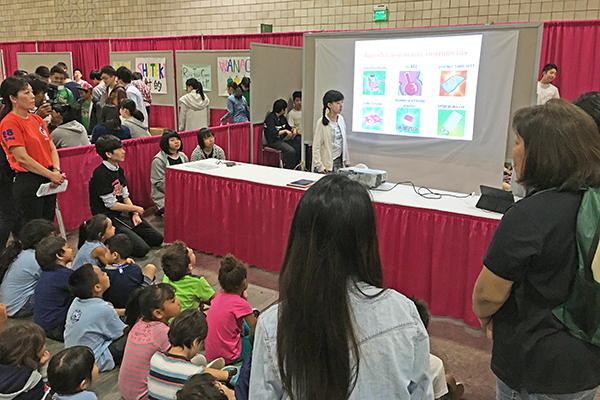 桜丘中学校_ホノルルフェスティバルのプレゼンでもタブレットが大活躍！