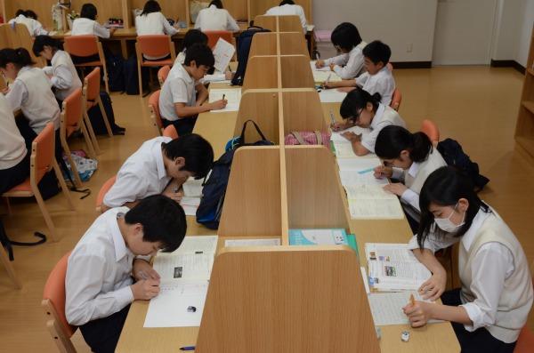 狭山ヶ丘_中学専用図書館