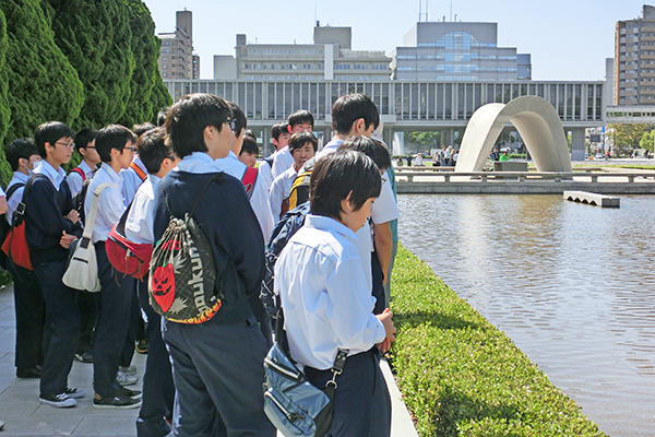 世田谷学園_３年次の修学旅行では広島を訪問
