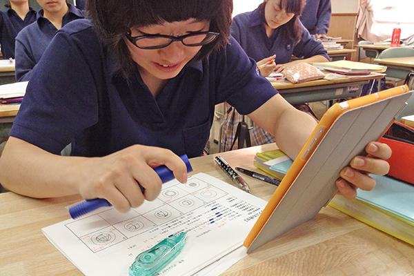 品川女子学院_もはやタブレットは品女生の必須アイテム！