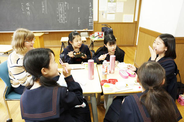 横浜富士見丘_ネイティブ副担任制度