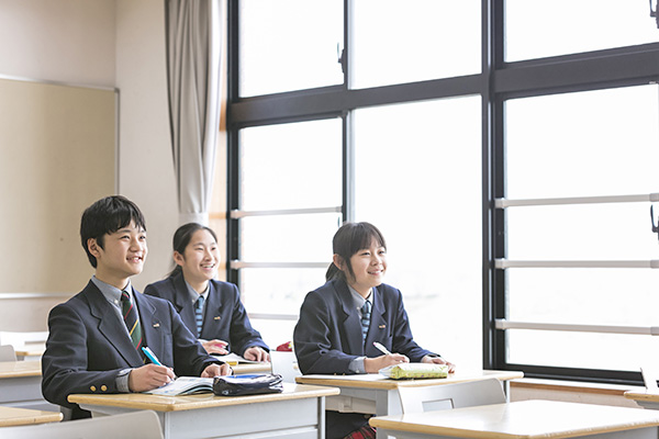 西武文理_生徒たちは、学校内にあるさまざまな扉を開いていく