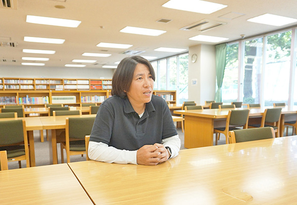 東京電機_「ビオトープをつくろう！」を担当する生物の市川麻紀子先生