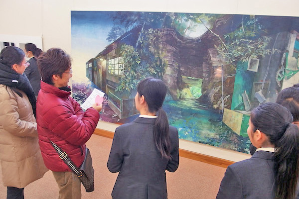 富士見丘_作品について理解を深め、丁寧に説明しています。