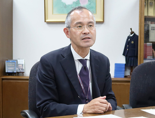 江戸川女子_英語科の渡辺文彦先生