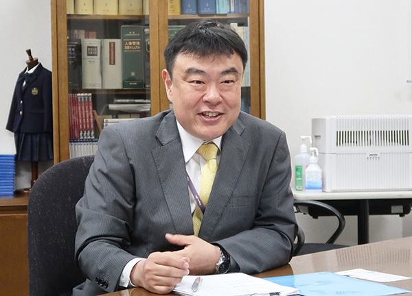 江戸川女子_英語科の寺尾昭彦先生