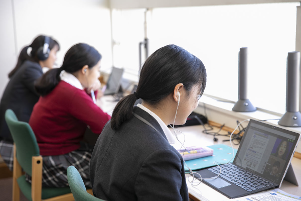 富士見丘_中２からオンラインスピーキングも実施