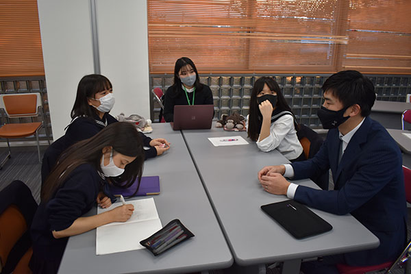 佼成女子_「キャリアデザイン」の授業などを通して、さまざまな知見に触れます