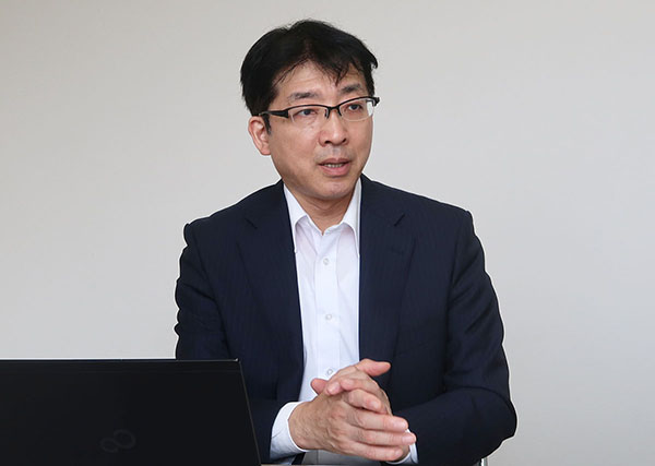 富士見丘_副教頭の佐藤一成先生