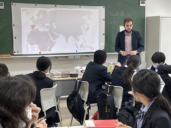 開智日本橋_ヨーロッパをはじめ、世界からのモノの見方も学べます