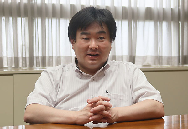 富士見丘_広報副部長の田中裕樹先生。英語科主任として英語資格の取得状況の伸長に大きく貢献している