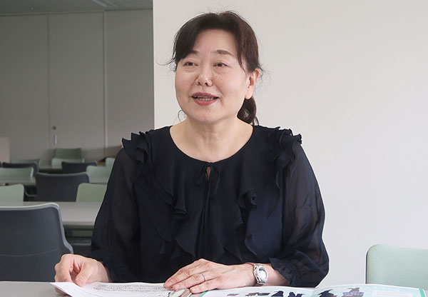 八王子学園_中学教頭の見世理恵先生