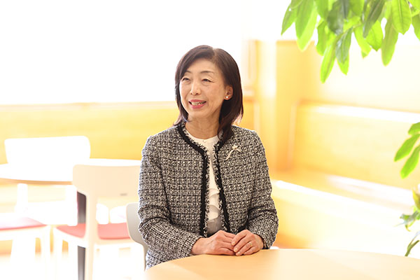 共立女子_共立女子のOGでもある、校長の前田好子先生