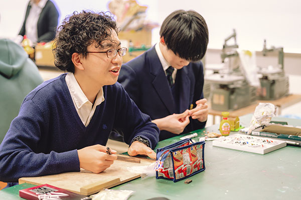 聖徳学園_2024年度からは、ソマーズ先生の母校である、オックスフォード大学訪問を含む「イギリス研修旅行」も希望制で始まります