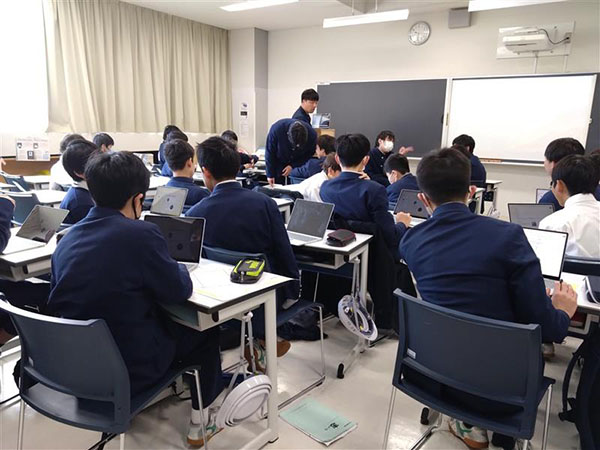 足立学園_「志」の実現へ向けて努力する在校生の姿