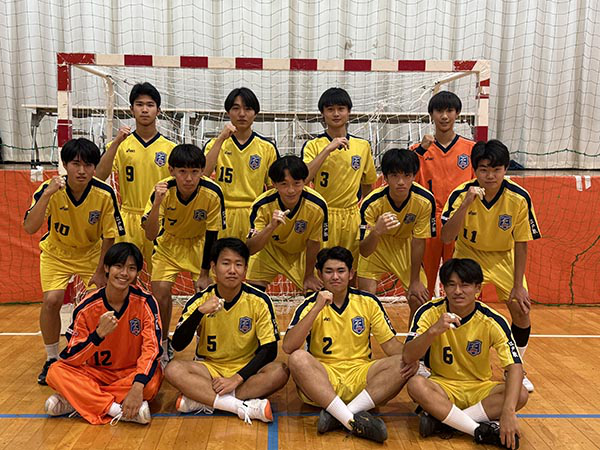 江戸川取手_この11月、茨城県南大会で３位を獲得！　中央が野島くん