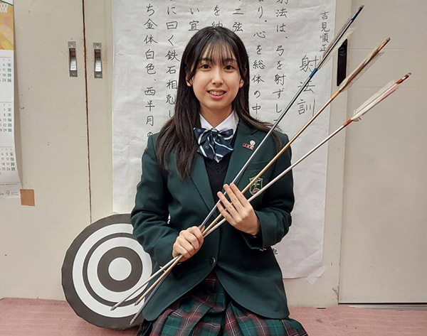 江戸川取手_先輩から受け継いだ矢を大切にしている長田さん