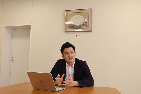 富士見_美術科の杉原 誠先生