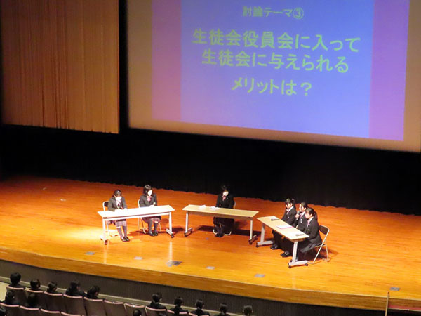 共立女子第二_生徒会主催の公開討論会の様子