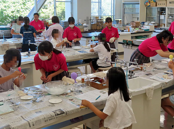 共立女子第二_オープンキャンパスで受験生たちをフォローする2KRT