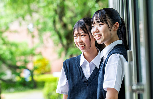 共立女子第二_建学の精神「誠実・勤勉・友愛」は、同校が目指す女性像そのもの