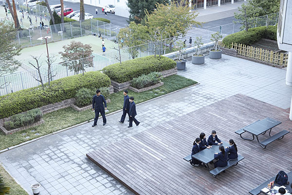 明星_気持ちのいい空間でのびのびとした学校生活を送ることができます