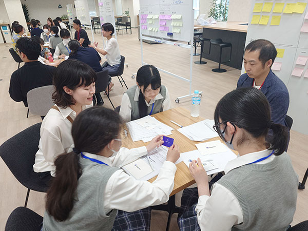 中村_企業訪問の様子。社会貢献について考える機会にもなります