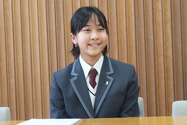 サレジアン国際_将来の夢は国語の教員と話すM・Mさん