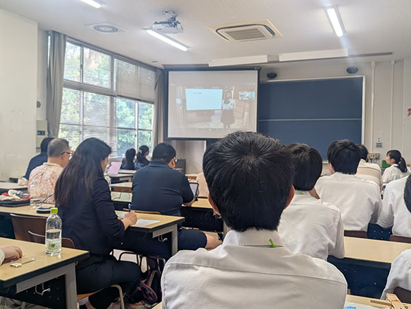 聖徳_鹿児島大学で行われた「CIEC」でも、堂々と発表しました