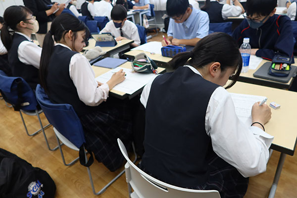 東京都市大等々力_それぞれが自分の考えや感じたことを記していきます