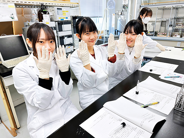 城西大城西_城西大学と連携し探究を進める生徒もおり、それぞれが自分自身の将来と向き合っています