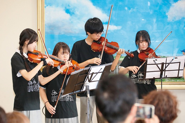 城西大城西_9月に開催される「しいの木祭」は、中学生と高校生、PTAなどが合同で行う文化祭。毎年大盛況を博しています