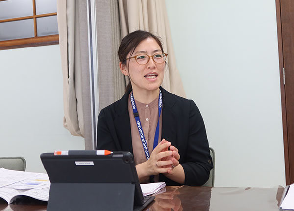 国学院久我山_進路指導部（女子部）主任の村上友加里先生