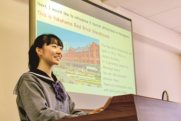 佼成女子_スピーチコンテストをはじめ、プレゼンテーションの機会が豊富に用意されています