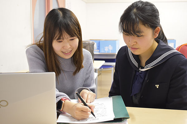 佼成女子_在校生にとって、OGのチューターは心強い味方です