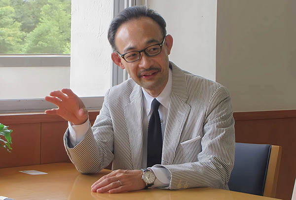 共立女子第二_体育大会実行委員会をサポートする吉利勲先生