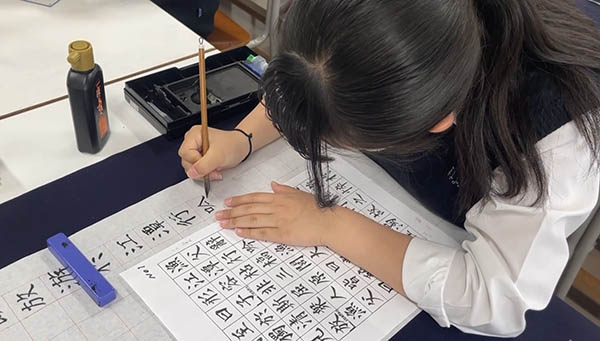 共立女子第二_一文字一文字、丁寧に。一文字でも間違えるとやり直し！