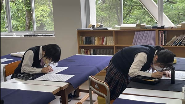 共立女子第二_一文字一文字、丁寧に。一文字でも間違えるとやり直し！