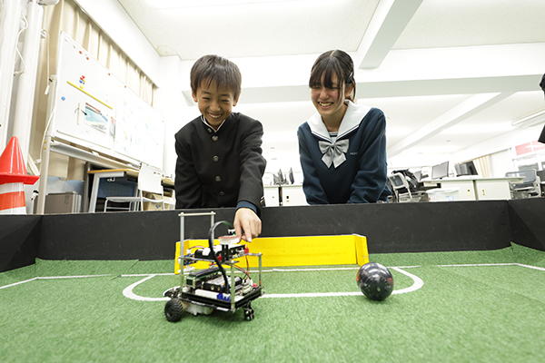 明法_サイエンスGEの様子。学びが楽しくなる工夫が随所に凝らされています