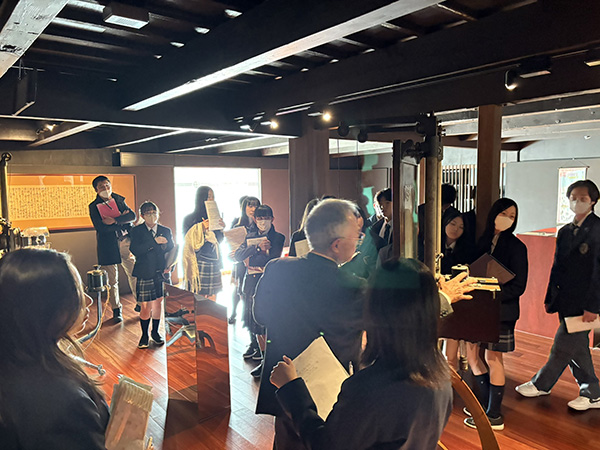 サレジアン世田谷_「関西探究合宿」はサレジアンならではのプログラムです（写真は島津製作所での様子）