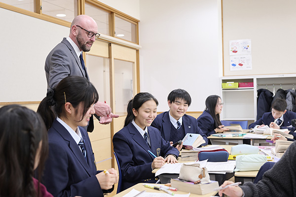 サレジアン世田谷_アドバンストクラスでは、数学・理科・社会も英語で学びます