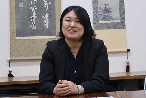 狭山ヶ丘_国語科の水口花織先生
