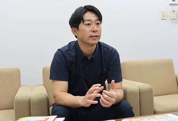 昭和学院_中１担任の国語科・根本倭多留先生